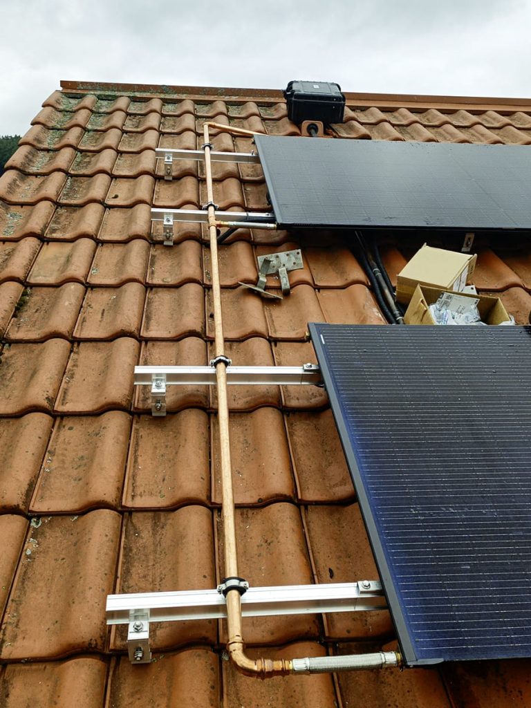 Wärmepumpe mit Hybrid-PVT-Modulen