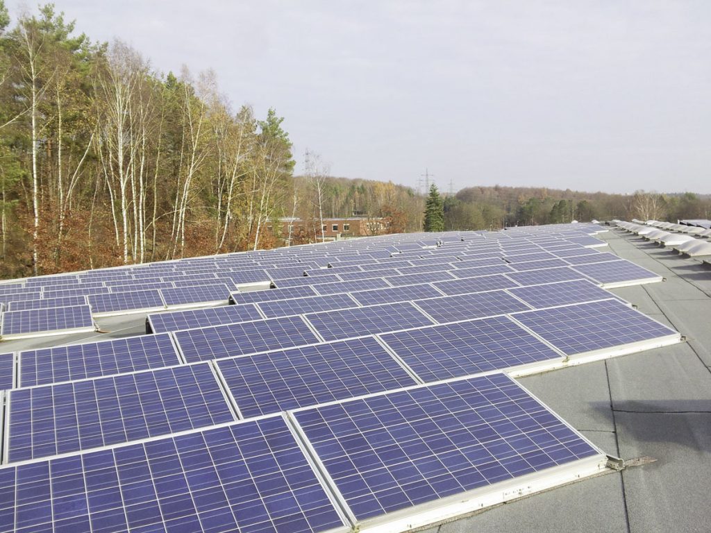 PV-Photovoltaik-Anlage auf Gewerbedach Leichtbau